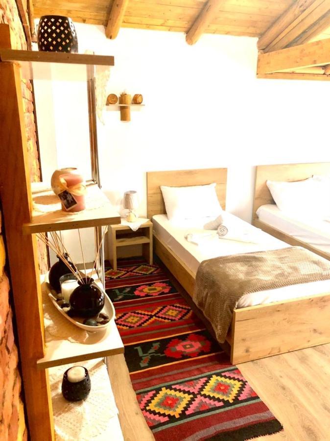 Villa Muzhaqi Nivice Exteriör bild