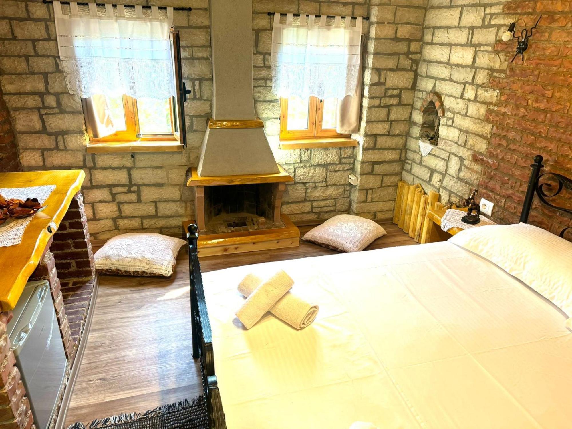 Villa Muzhaqi Nivice Exteriör bild