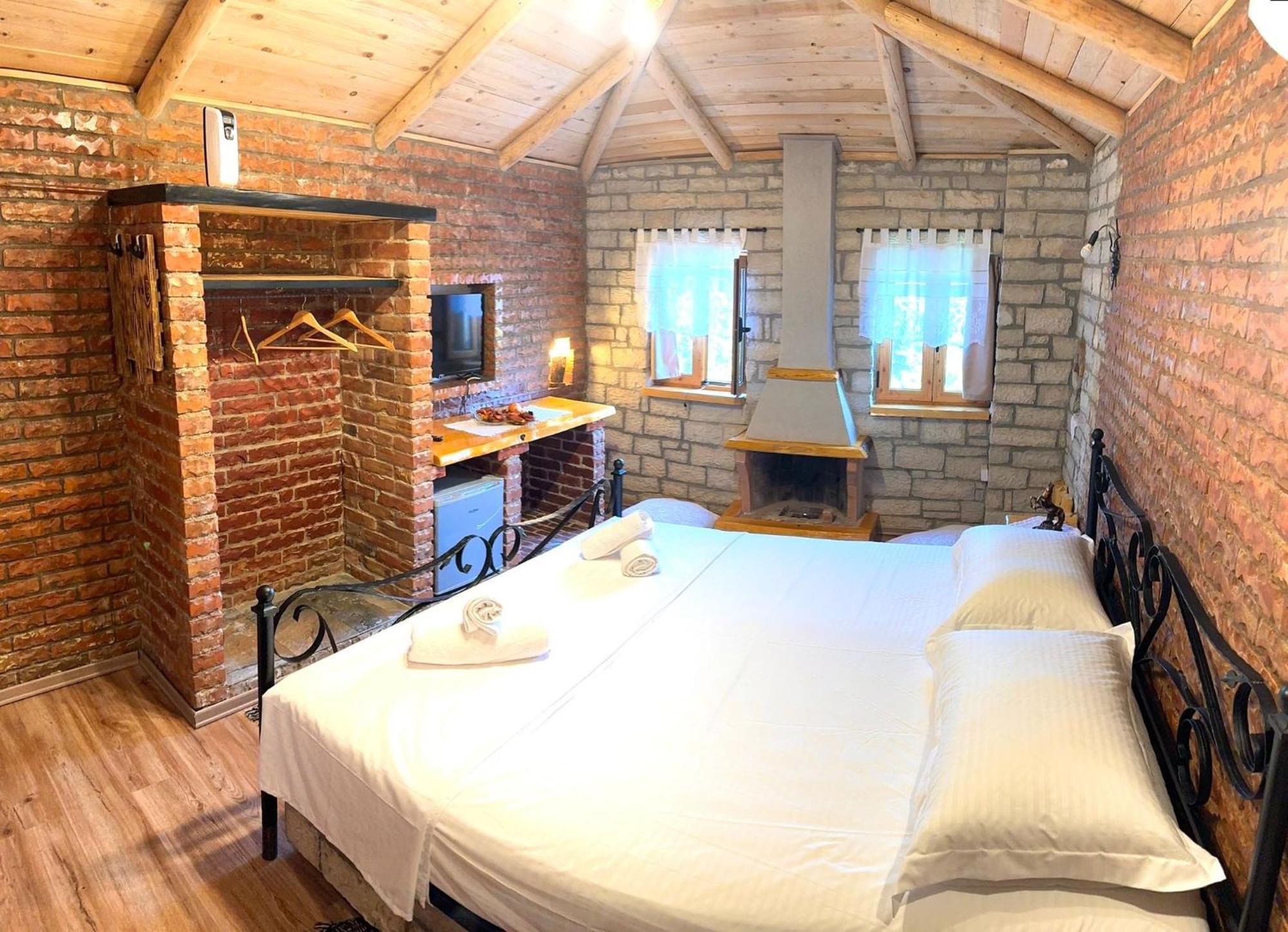 Villa Muzhaqi Nivice Exteriör bild
