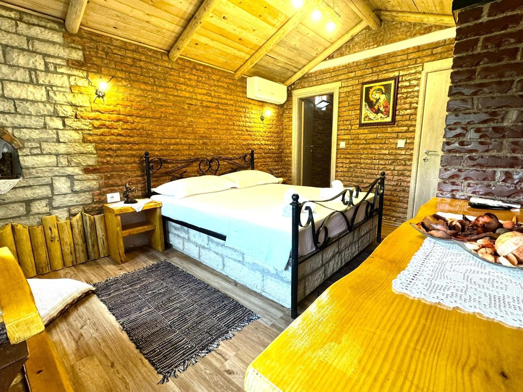 Villa Muzhaqi Nivice Exteriör bild